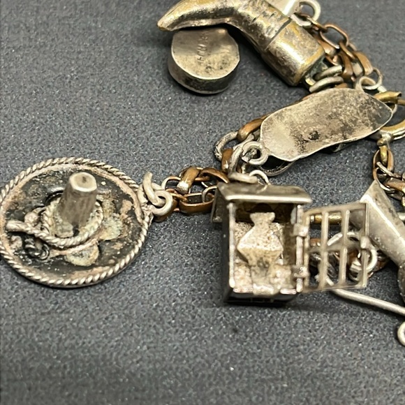 Vintage charm bracelet from French flea market. - Picture 7 of 9